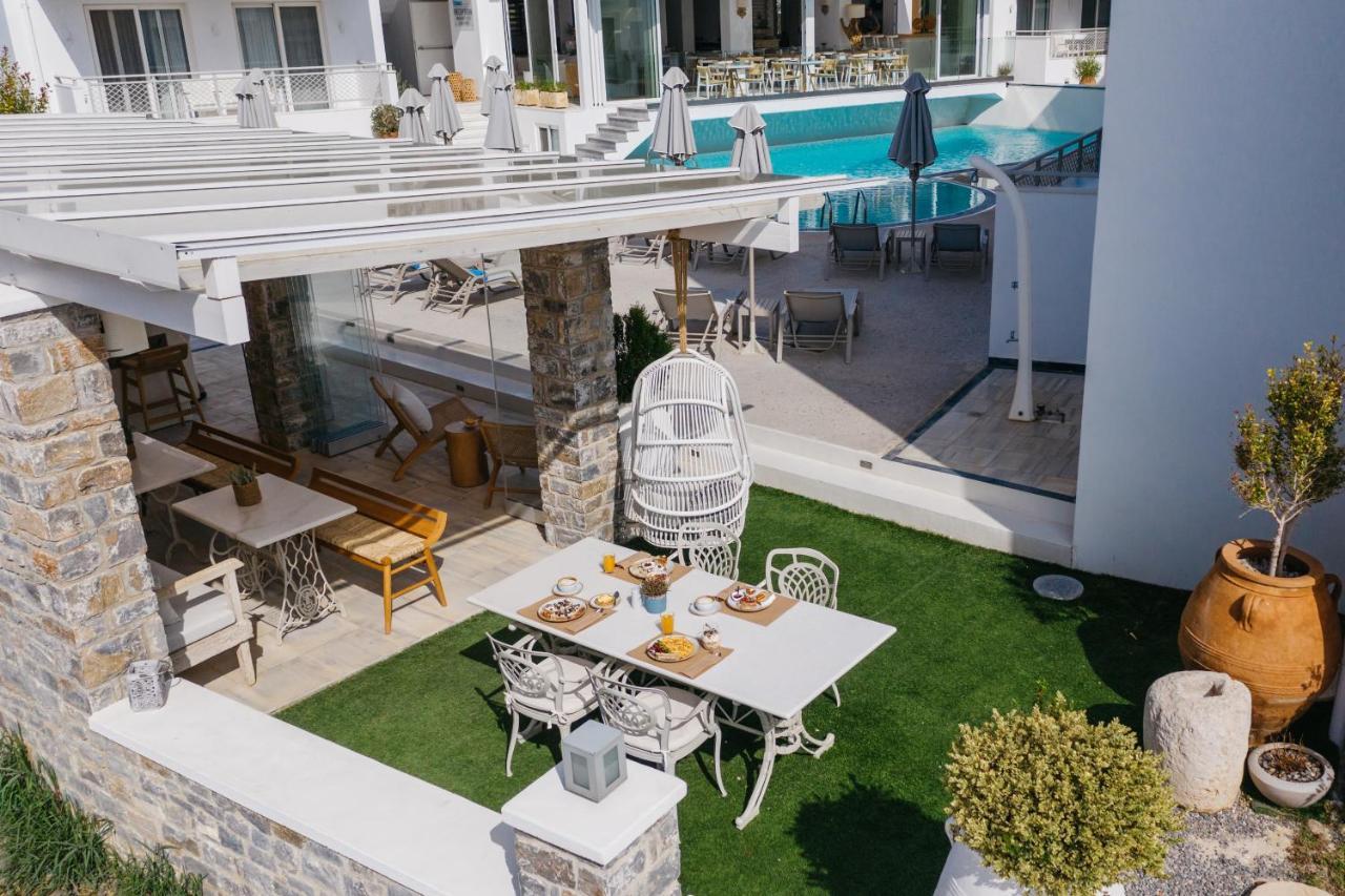 Cyano Hotel